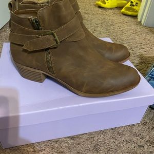 Madden Girl, Chelsea Boots, BRAND NEW, NEVER WORN